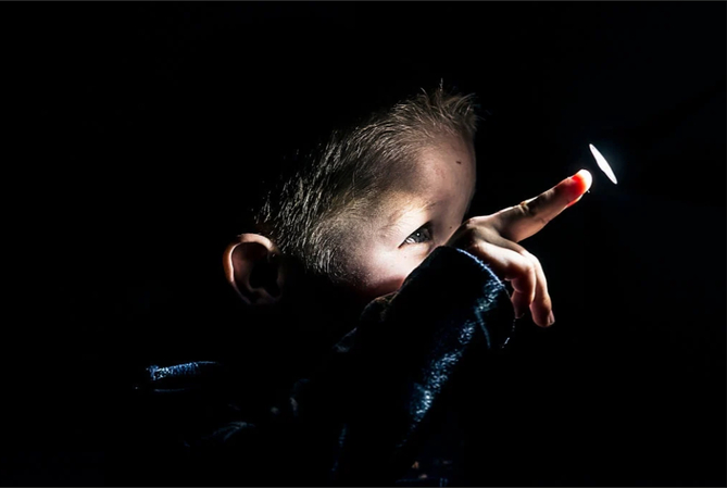 Low light dim room camera setting example showing shadow detail loss