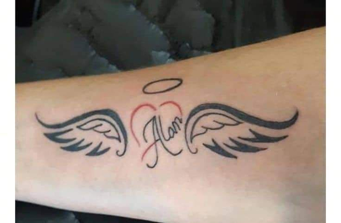 tattoo name with heartbeat