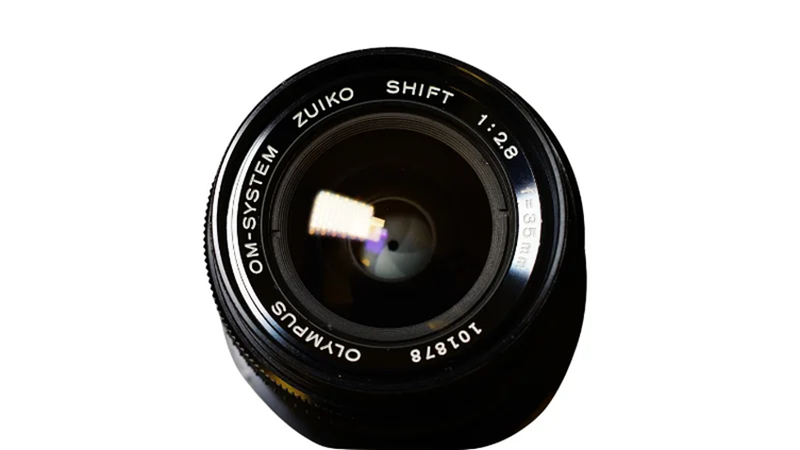 camera aperture opening controlling light
