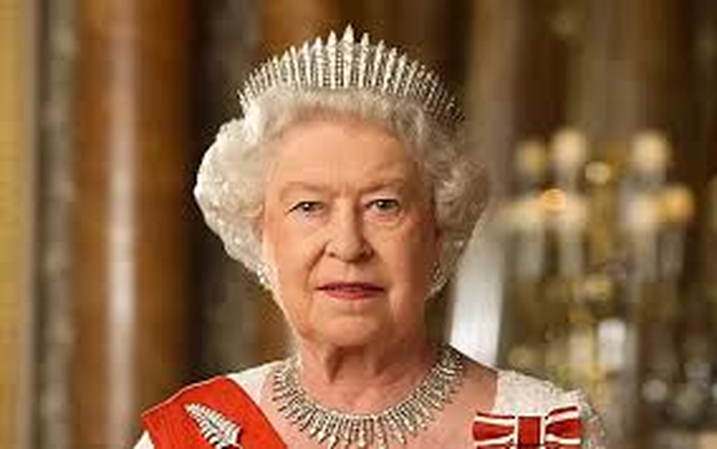 queen elizabeth ii crown