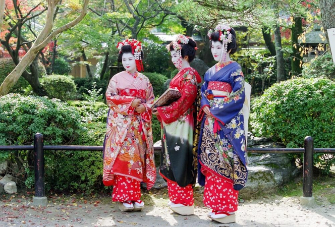 traditional japanese attire