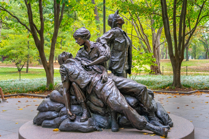 vietnam women veterans memorial statue photo