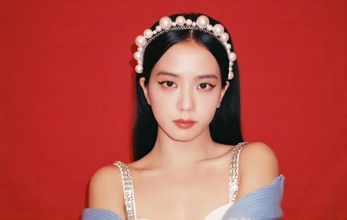 Jisoo with Red Background