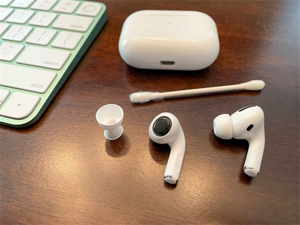 Airpods noise canceling online not working