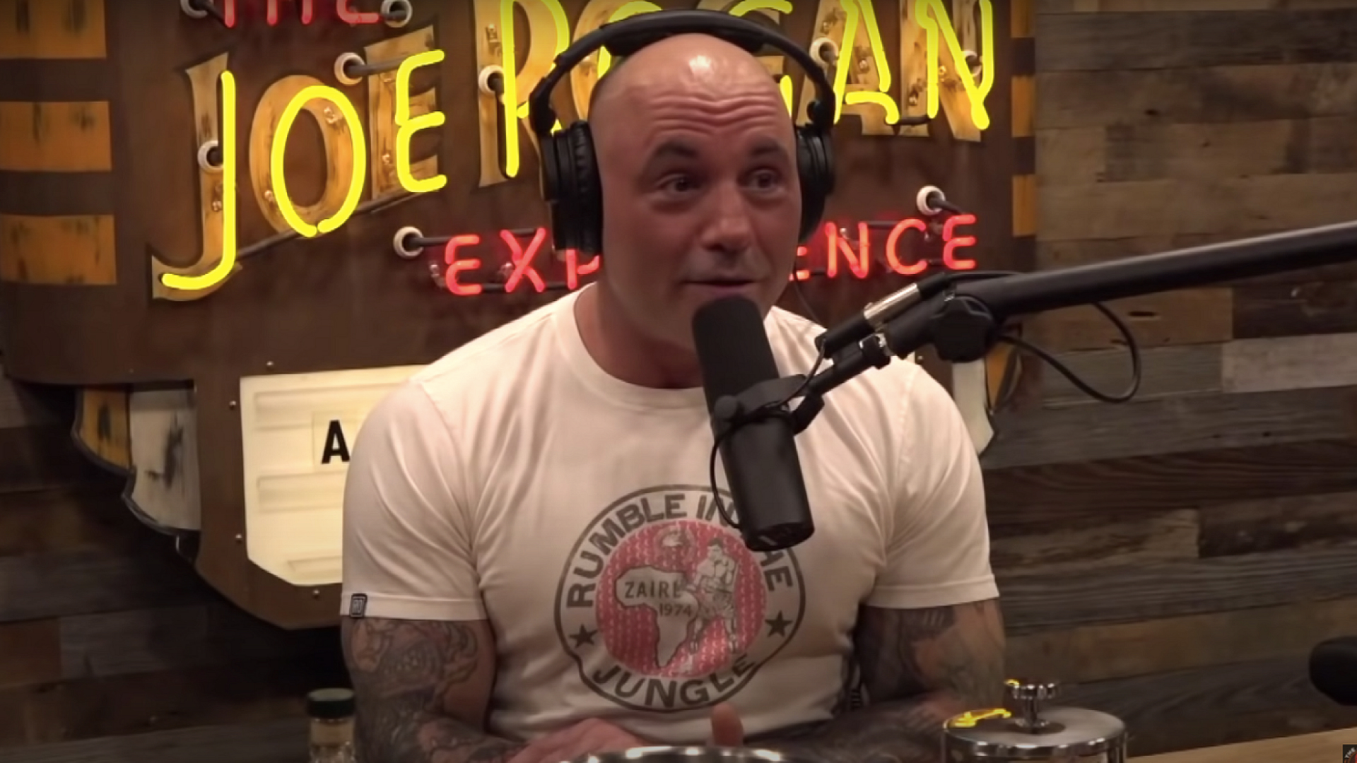 SpotifyのJoe Rogan Podcast：彼は誰で、どのように彼の話を聞くのですか？