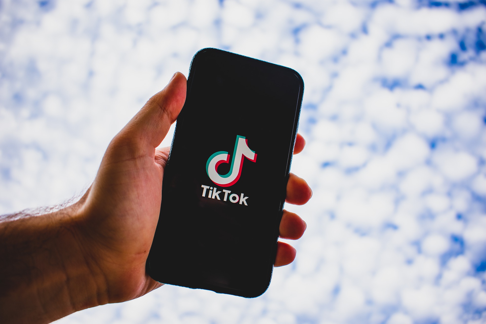 Как смотреть дуэты видео на TikTok (пошагово)