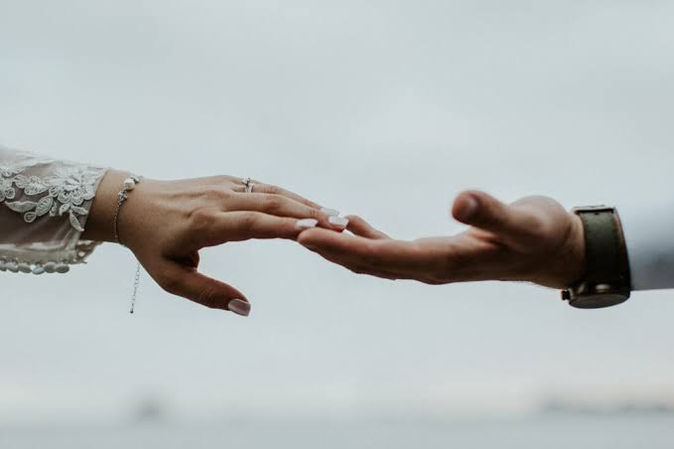 close up ring and hand detail elopement picture ideas