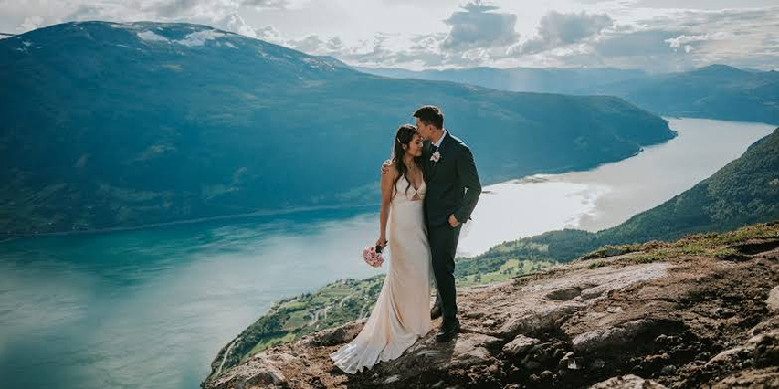 mountain cliff elopement pictures in scenic landscape