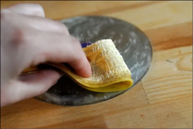 Réparer un DVD rayé avec une banane