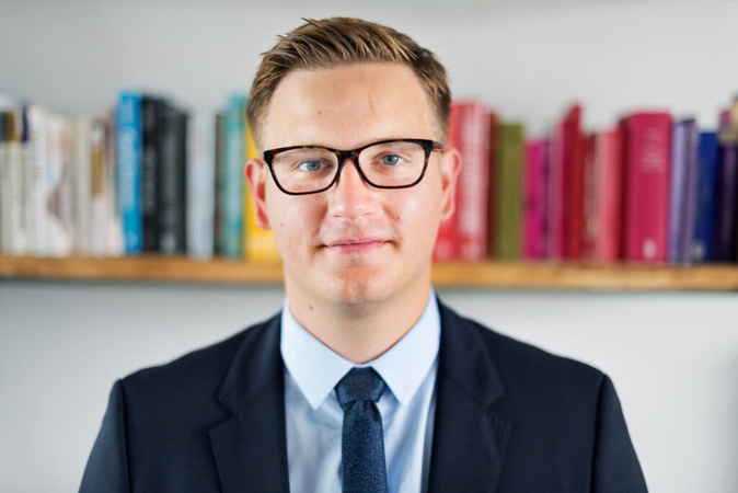 bookshelf for diy headshot