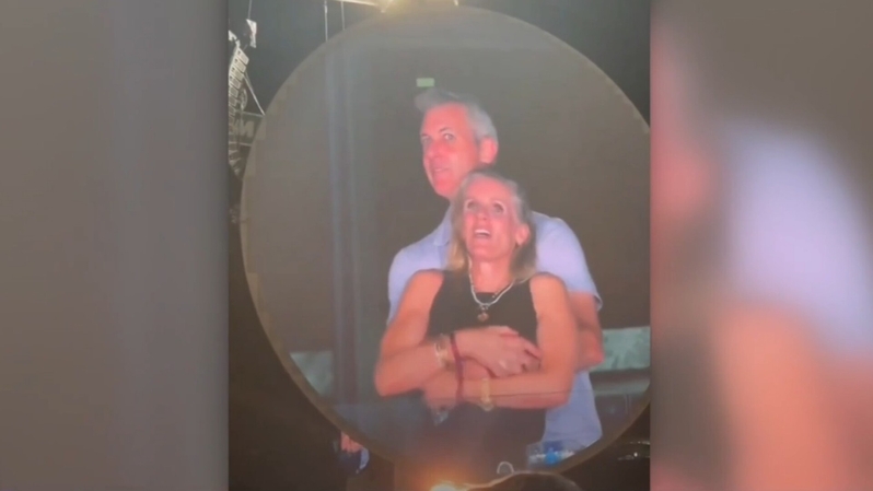 meme da câmera de beijo do Coldplay