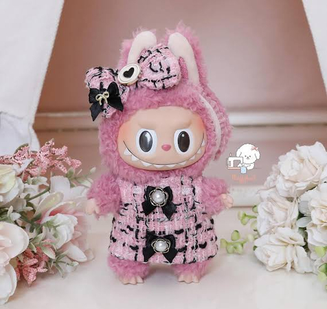 핑크와 화이트 테마의 Hello Kitty 라부부 의상