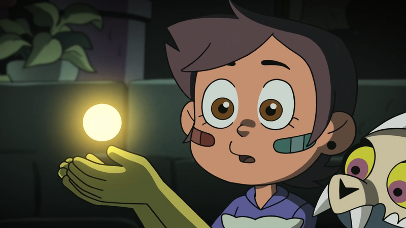 funny-girl-with-short-brown-hair-and-bright-eyes