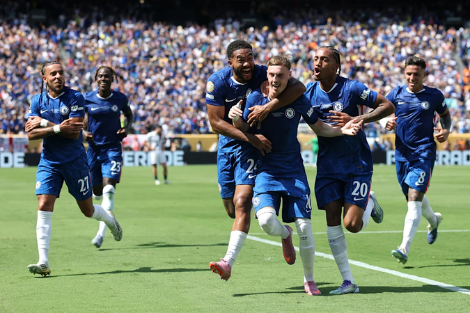 Chelsea players celebrating Cole Palmer's goal against PSG in FIFA Club World Cup 2025 final.
