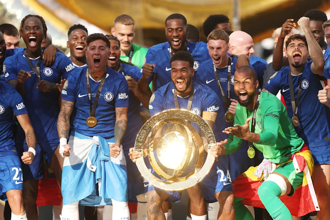 Chelsea players lifting FIFA Club World Cup trophy after beating PSG in 2025 final.