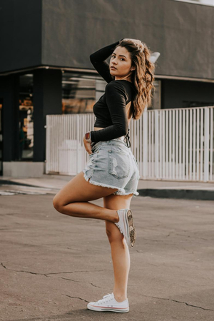 the leg pop female model