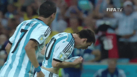 messi-shirt-lift-gif