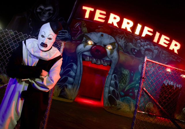 halloween horror nights 2025 houses