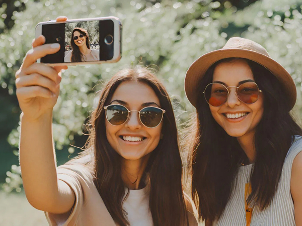 solo and group selfie ideas