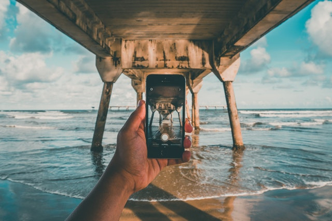 use natural light when taking photos on iphone