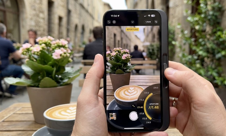 Adjusting physical aperture slider between f1.48 and f4.0 in camera preview