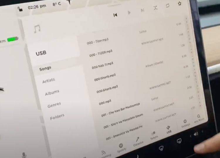 테슬라 모델 3에서 애플 뮤직 재생