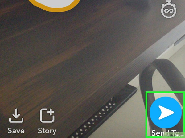 Snapchat 圖像帶有貼紙並突出顯示的發送選項