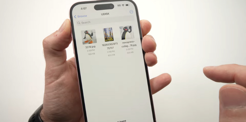 아이폰 또는 안드로이드에서 SD 카드로 사진을 보는 방법