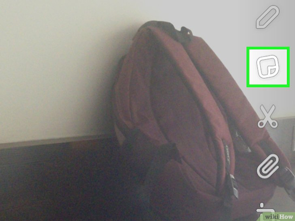 Snapchat 的編輯介面,突出顯示的貼紙圖標