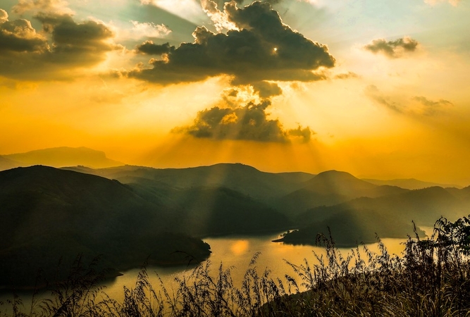 saturated colors in cloudy pictures
