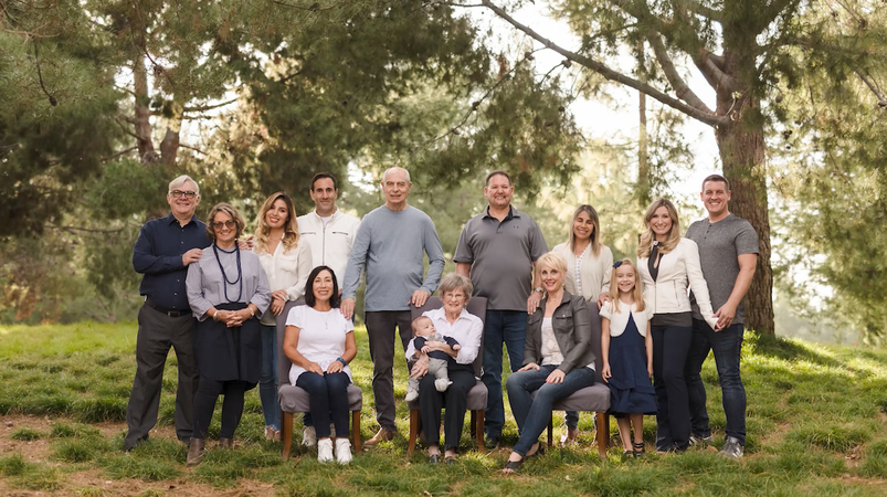creative large family photo ideas
