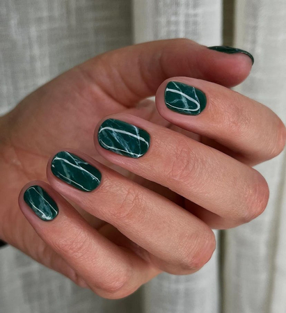 esmalte verde esmeralda