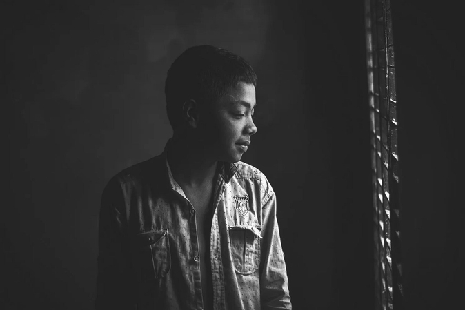 utilize natural light indoor photos