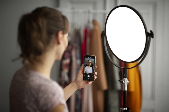 use lighting sources low-light pictures