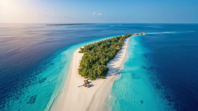 clear water in maldives during march