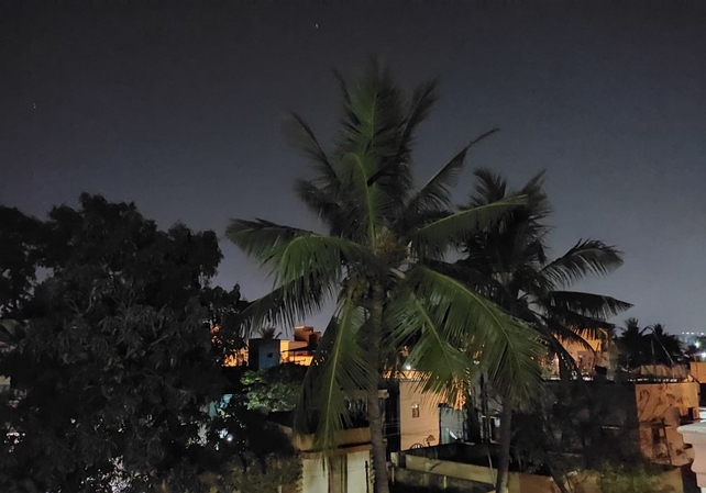 why redmi night images appear blurry