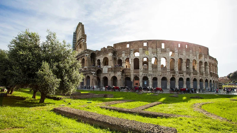 colosseum in rome italy with mild march weather and fewer crowds