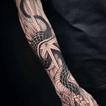 design de tatuagem de cobertura com cobra