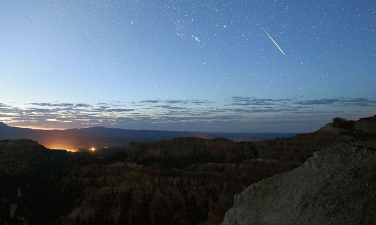ideal conditions for watching meteor showers