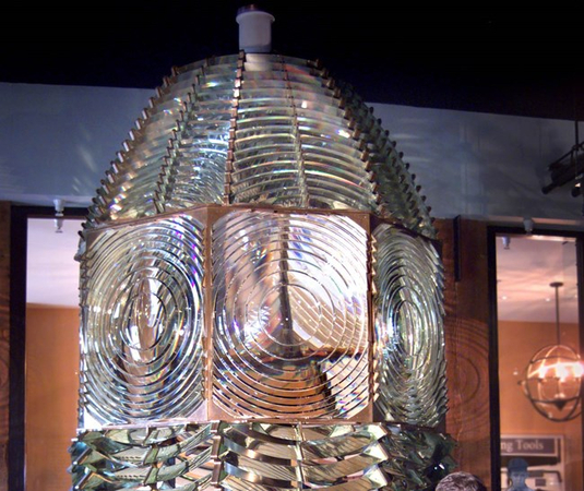 fresnel lens light