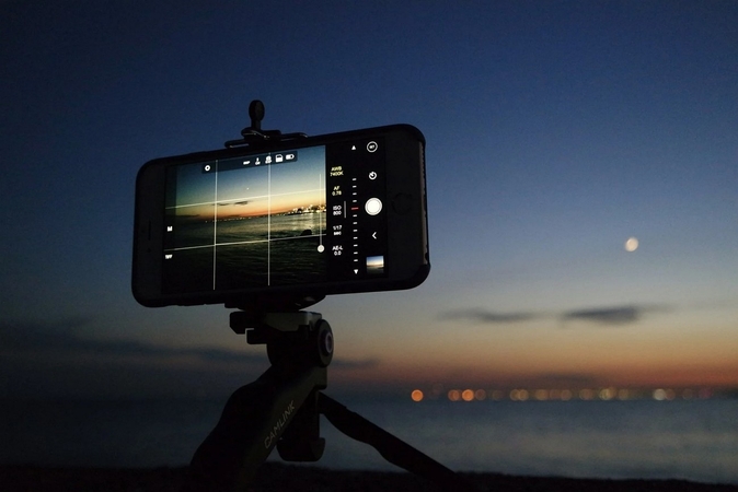 stelle con esposizione lunga con l'iphone e tripode