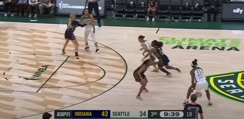 Fever vs Storm third quarter action