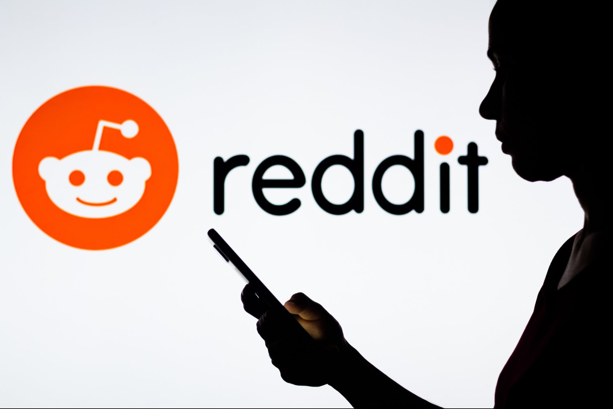 أطلق العنان لقوة الذكاء الاصطناعي لتحويل النص إلى كلام: أفضل اختياراتنا على Reddit 