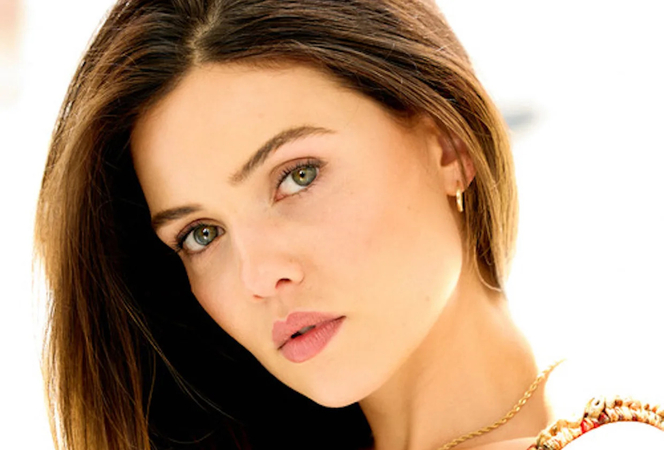 danielle campbell character peyton