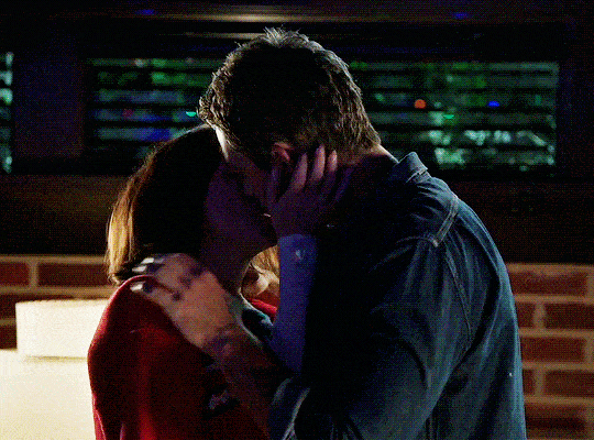 couple kissing gif